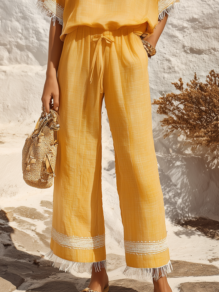 Resort-style V-neck Lace Short-sleeve Top And Cropped Pants Set